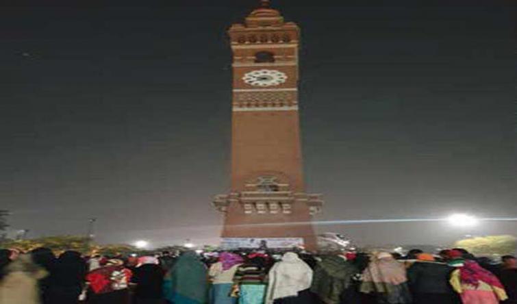Anti-CAA stir at Hussainabad clock tower continues for 7th day