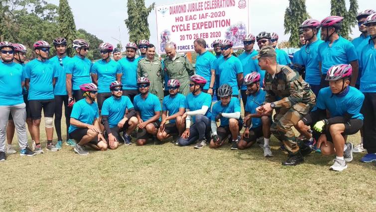 IAF cycling expedition flagged in at Guwahati air force station