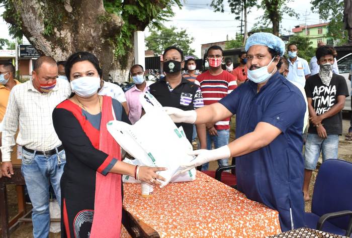 Assam MLA distributes masks, sanitizers to frontline COVID-19 warriors