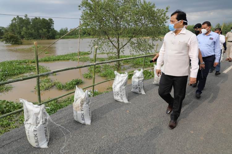 Sonowal visits flood-hit Goalpara, over 3.81 lakh people affected in Assam