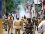 Kashmir: Over 15 policemen injured in stone pelting by mourners in Srinagar