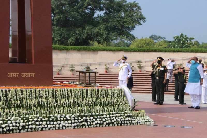 On Kargil Vijay Divas, PM Modi pays tribute to soldiers, people reminisce victory on social media