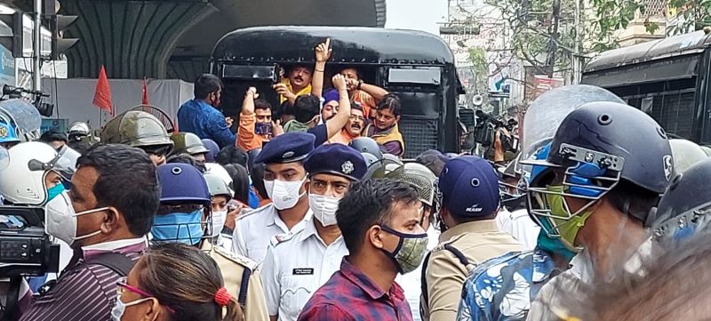 Kolkata: BJP protests demanding reopening of Majherhat bridge, Mamata blames Centre for delay