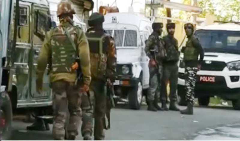 Kashmir encounter: Unidentified JeM militant killed, CRPF jawan injured