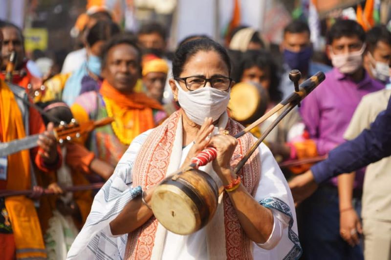 Mamata invokes Tagore and all things Bengali to stonewall 'usurper' BJP in 2021 poll challenge
