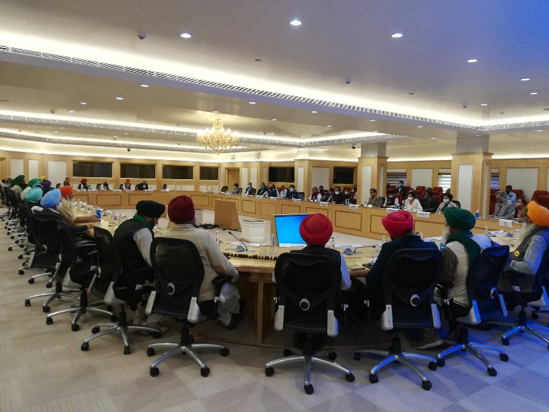 No breakthrough achieved in 7-hour-long meeting between Centre and farmers' representatives