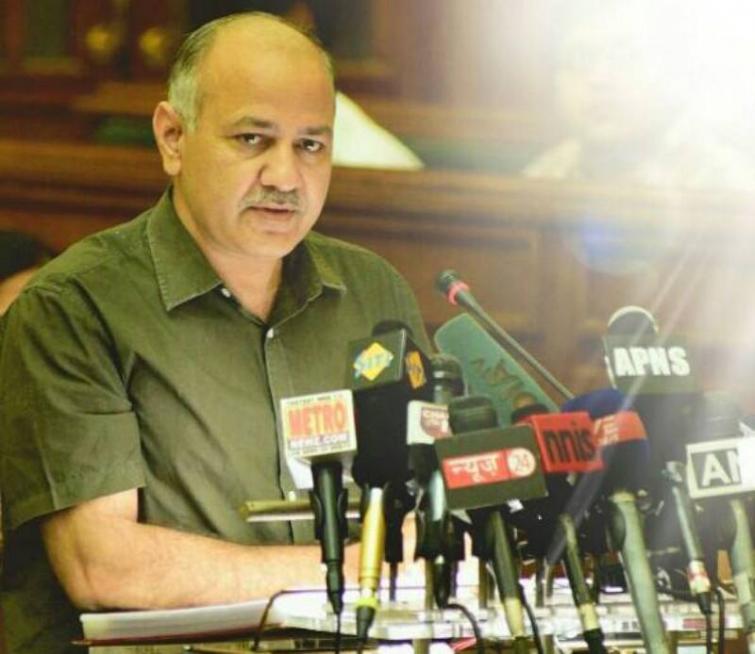 Delhi govt seeks Rs 5000 crore aid from Centre to pay salary of employeesÂ 