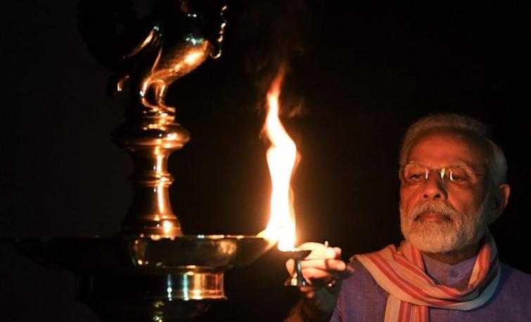 Covid-19: India responds to PM Modi's 9Minute9PM blackout, people light candles of hope