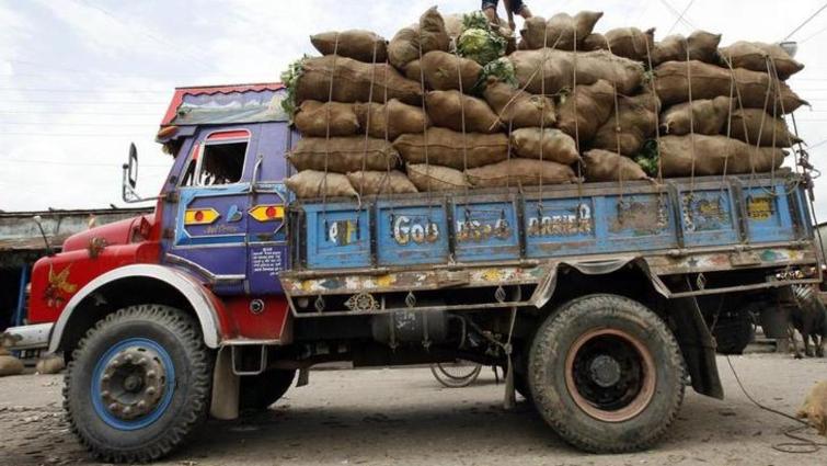 Coronavirus lockdown: Three lakhs trucks loaded with goods and no drivers stuck across country