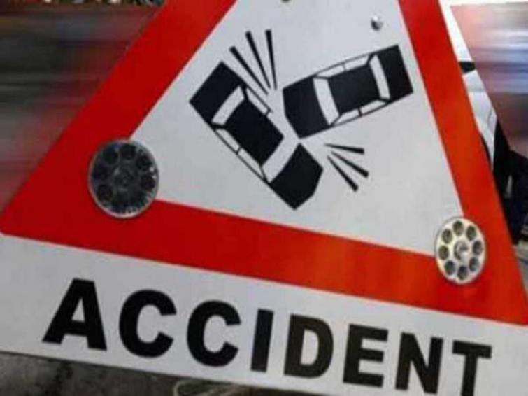 Twenty holidaymakers injured after chartered bus hits truck on Mumbai Road