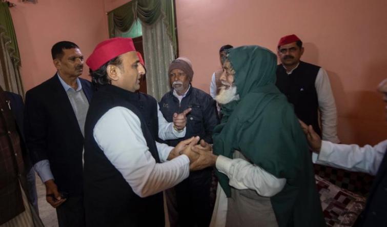 Akhilesh Yadav meets family members of CAA protest victim in Kanpur
