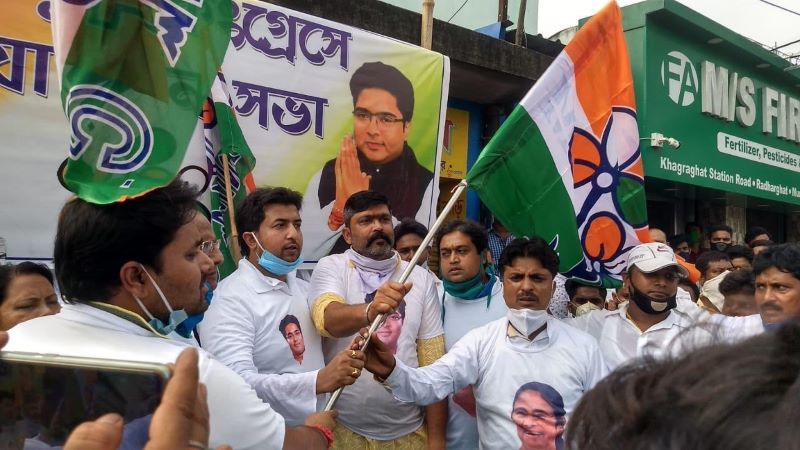 After Biplab Mitra, ex-BJP Baharampur Town president Bishwarup Ghosh joins TMC; saffron camp hits back