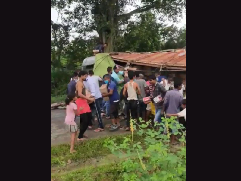Liquor laden truck overturns in Assam