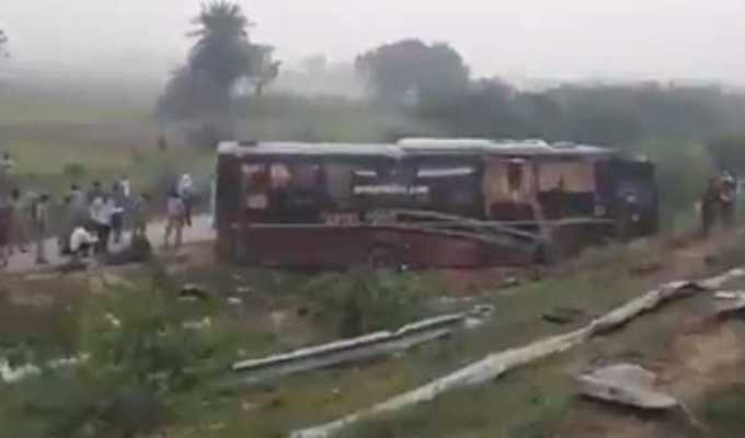 Six killed, 40 injured after Bihar-bound bus hits car on Agra-Lucknow expressway