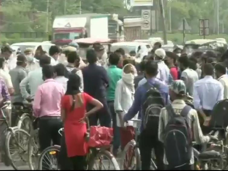 Massive jam forms in Delhi-Gurgaon road as Haryana govt seals border