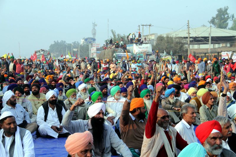 As protest enters 25th day, farmers threaten to block UP-Delhi border