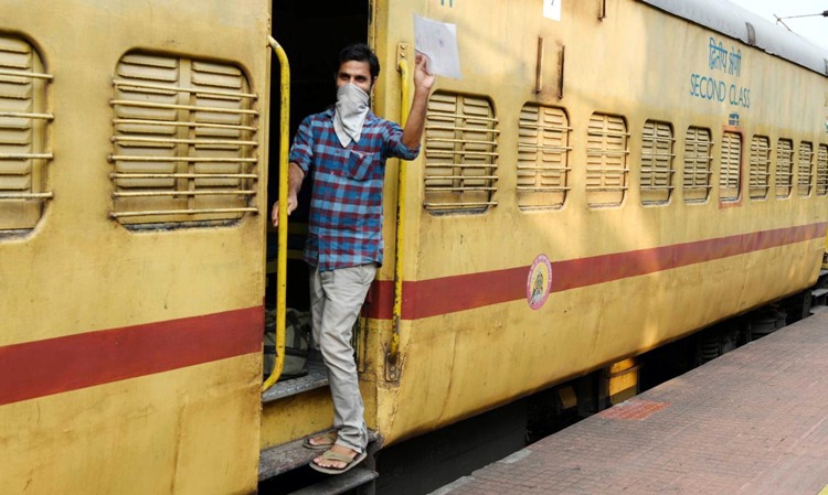 Railways bearing 85 pct of fares, states coveringÂ rest, clarifies Centre on row over migrants' homecomingÂ 