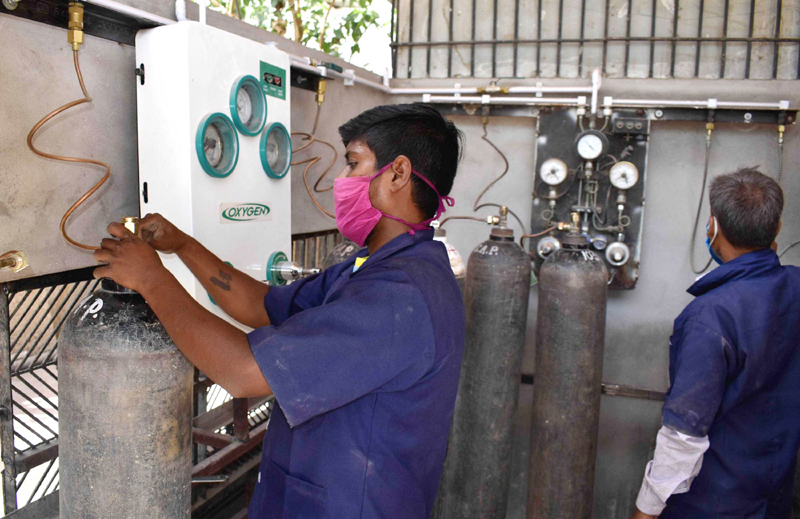 Karnataka appeals the Centre to allow utilisation of home produced Oxygen in the state