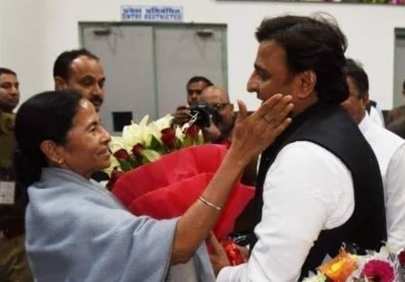 Didi, jio Didi: Akhilesh Yadav lauds Mamata Banerjee on TMC's huge lead in Bengal polls