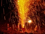 Delhi: 143 people held for bursting firecrackers