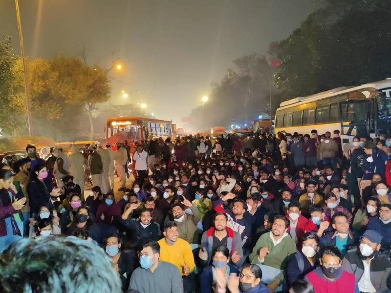 Delhi junior doctors to continue stir over college allotments despite assurances by Health Minister