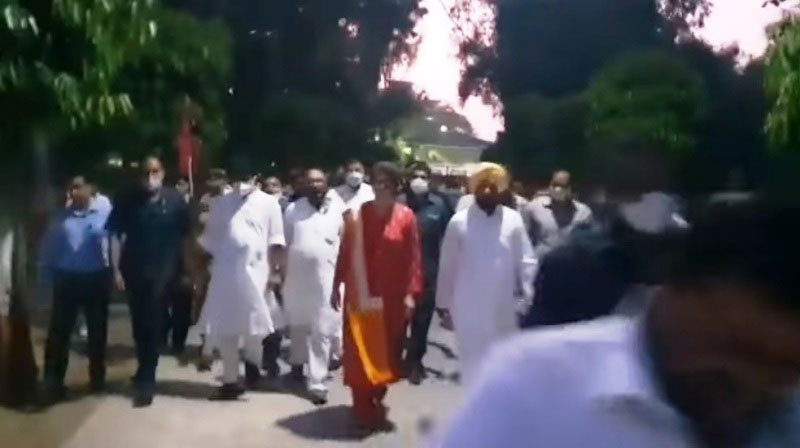 Rahul Gandhi, Priyanka leave Sitapur for Lakhimpur Kheri to meet farmers