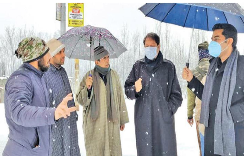 Men, machinery on ground to minimise disruptions in Srinagar: Jammu and Kashmir Admin