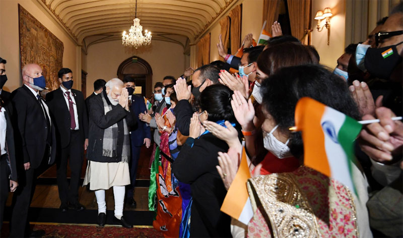 PM Modi meets Indian community members, Indologists in Glasgow