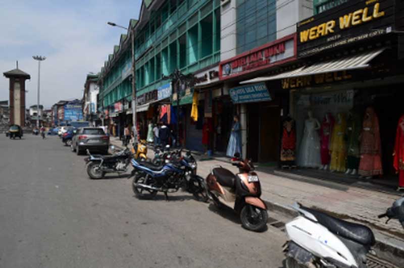 Markets reopen after over a month of curfew: Kashmir