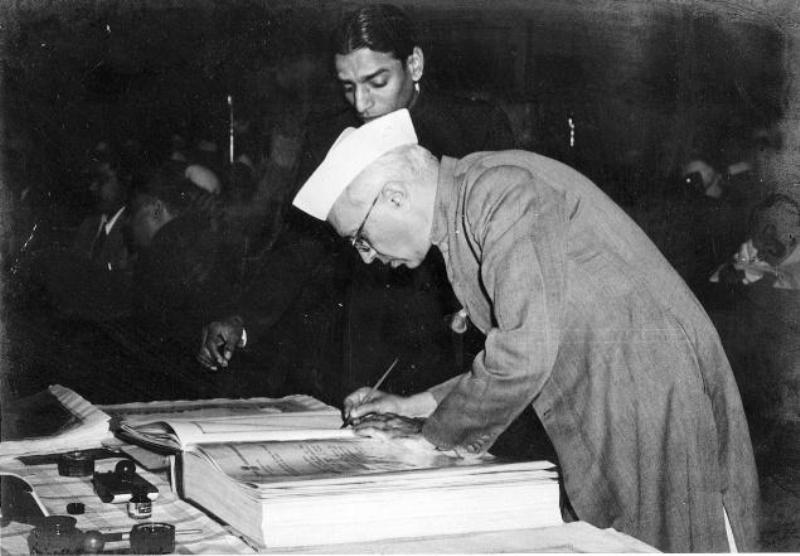 Narendra Modi remembers Jawaharlal Nehru on birth anniversary