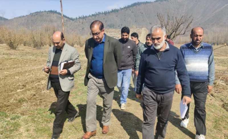 Director Horticulture Kashmir visits Kupwara, Baramulla