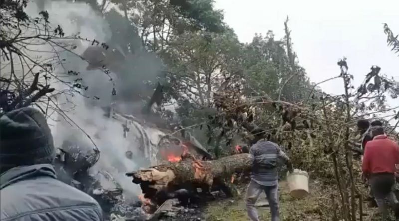 Indian army chopper carrying top Defence officials including CDS Rawat crashes in Tamil Nadu's Nilgiris, casualties reported