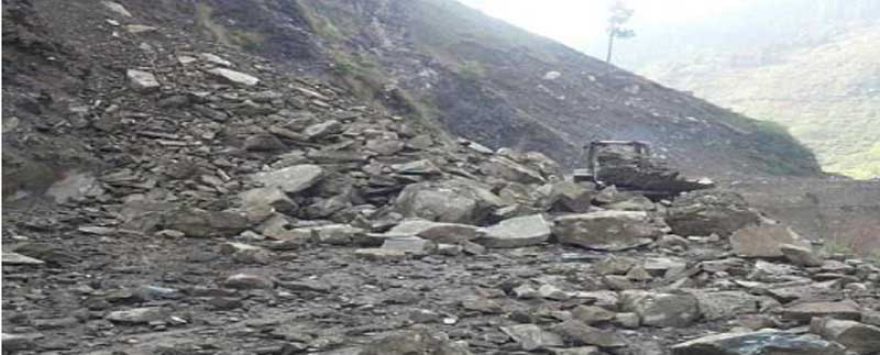 Landslides disrupt traffic on Baramulla-Uri highway in Kashmir