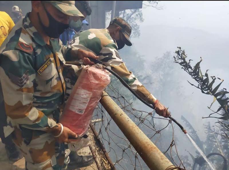 Assam Rifles averts major fire incident in Lunglei, Mizoram