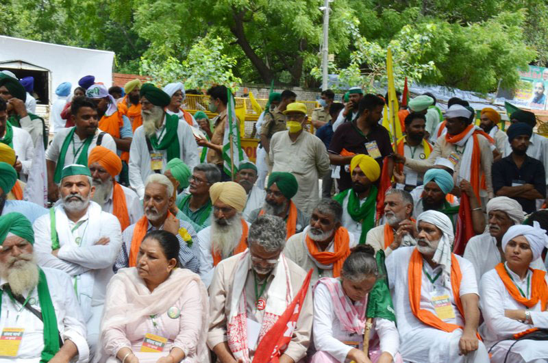 Supreme Court pulls up farmers protesting against three farm laws