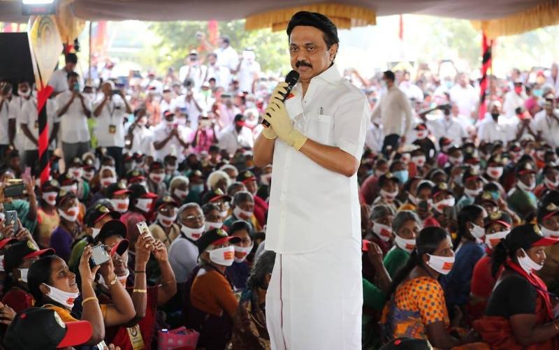 Early trends show AIADMK, DMK in neck and neck race in Tamil Nadu