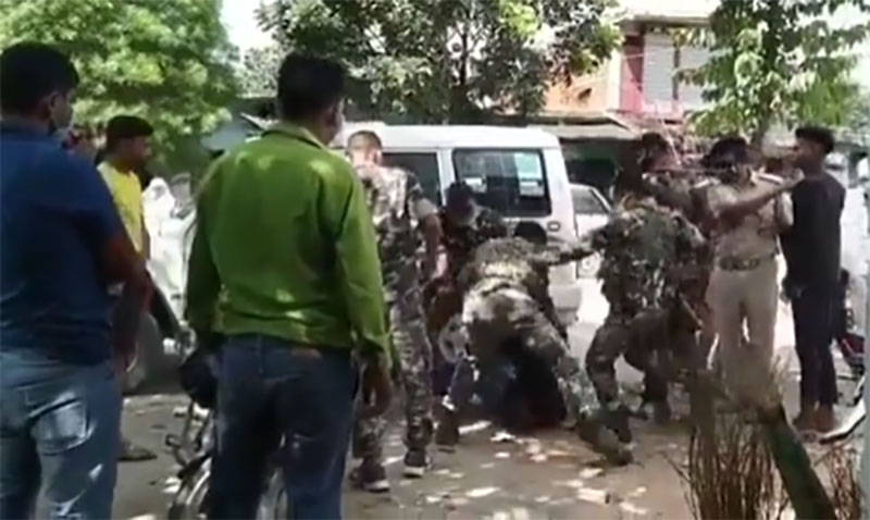 Jharkhand policemen thrash army jawan for not wearing mask