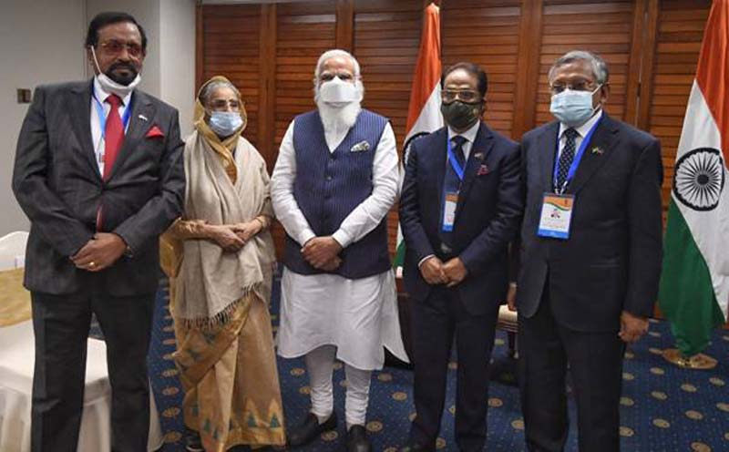 Narendra Modi meets political, community leaders in Bangladesh