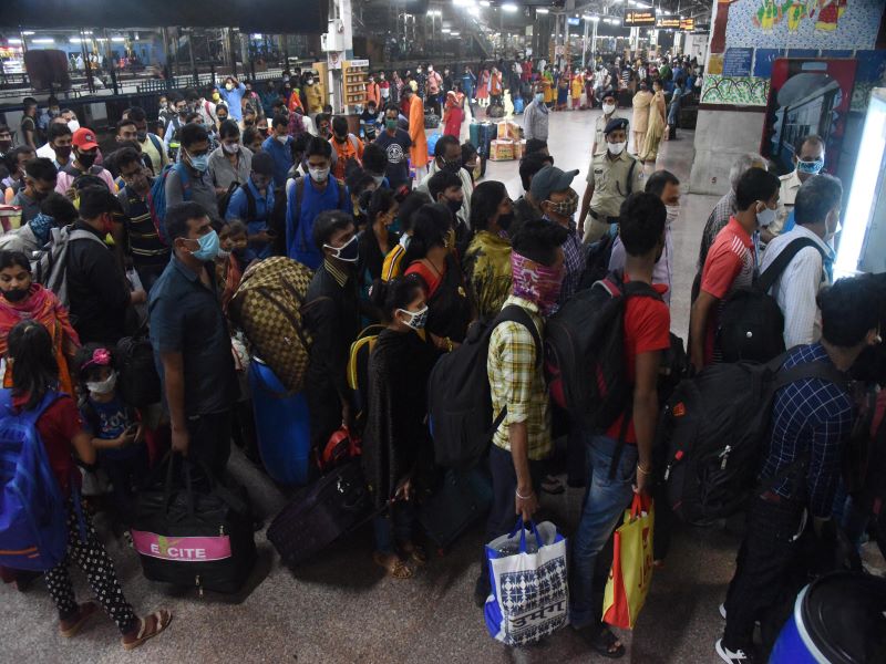 As thousands reach Mumbai station amid Covid surge, Railways asks people not to panic and avoid crowding