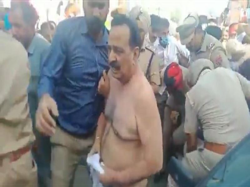 Punjab : Farmers thrash BJP legislator in Malout, tear off his clothes