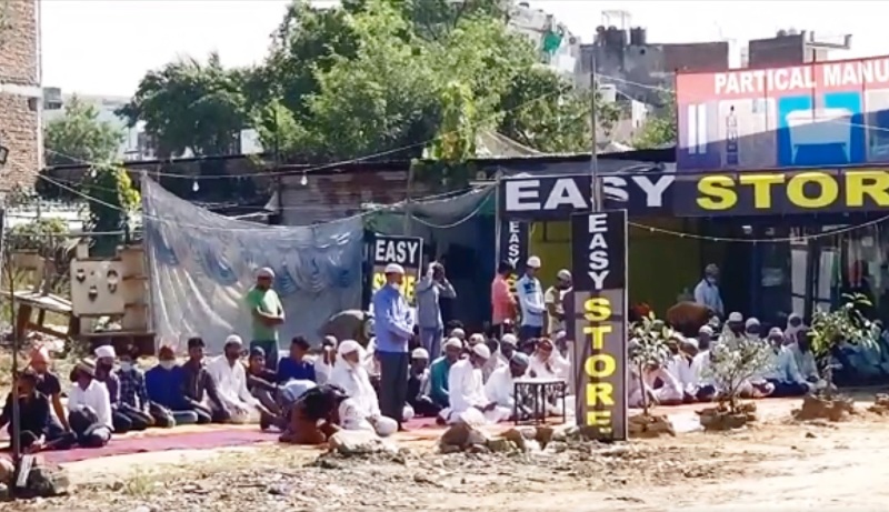 Muslims offering namaz in Gurgaon interrupted again, faces 'Jai Shri Ram' chants