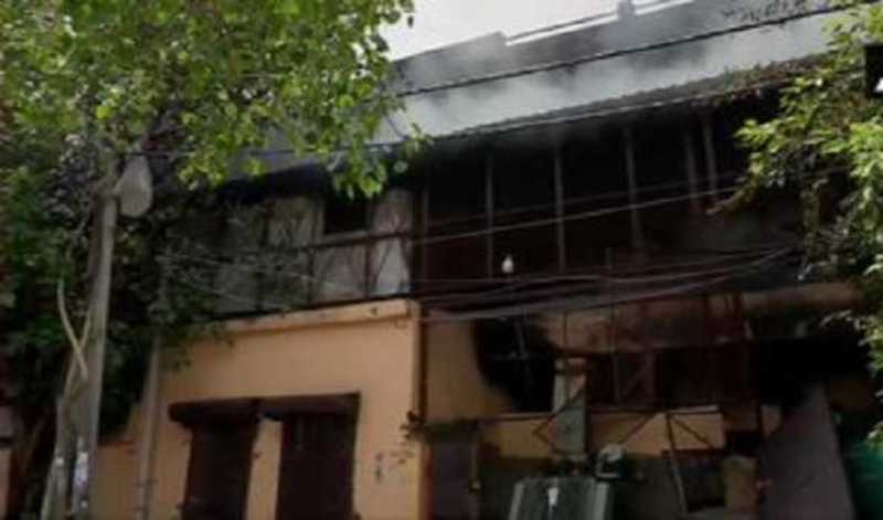 New Delhi: Fire breaks out in show factory 
