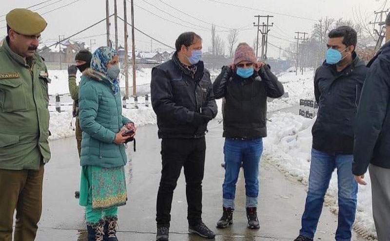 Jammu and Kashmir: DC Srinagar visits several areas to monitor snow clearance