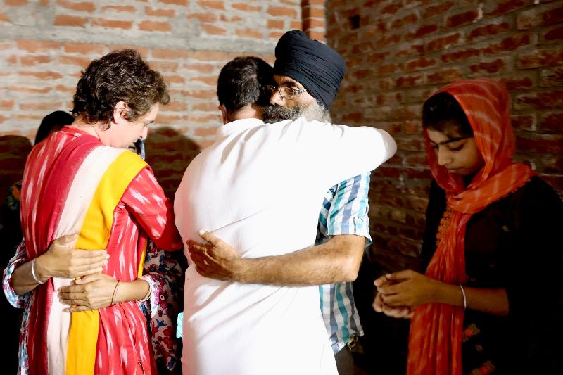 Congress leaders Rahul Gandhi, Priyanka Gandhi Vadra meet Lakhimpur victims' families