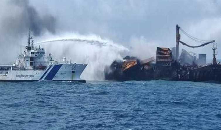 ICG ships continue its efforts to control fire onboard MV X-Press Pearl off Colombo
