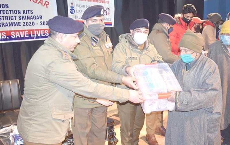 Jammu and Kashmir: Police distributes COVID safety kits among needy families  