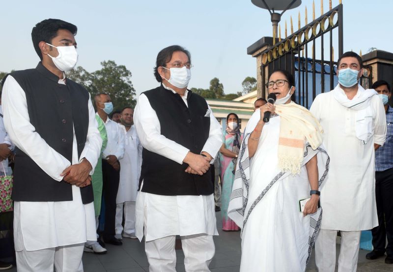Two Uttar Pradesh Congress leaders join TMC in presence of Mamata Banerjee