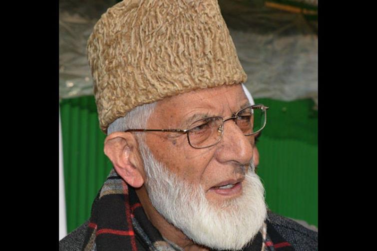 Videos show separatist Syed Ali Shah Geelani's body wrapped in Pak flag; J&K Police registers case
