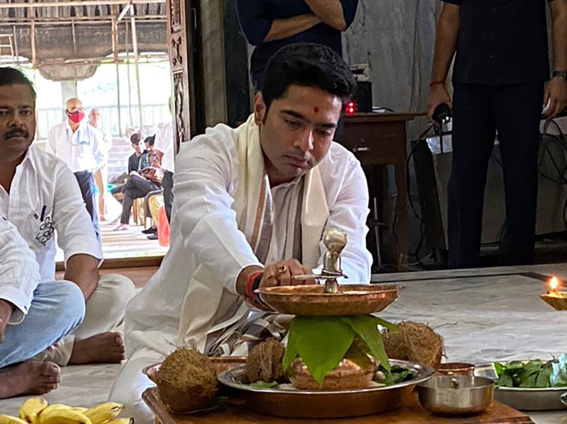 Goa: Abhishek Banerjee offers prayer at Rudreshwar Temple
