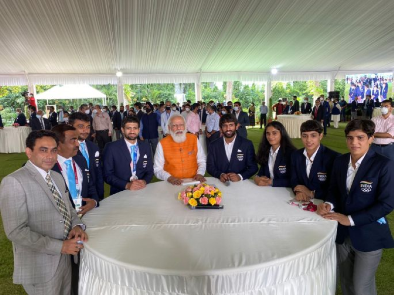 PM Modi meets Indian Olympics contingent